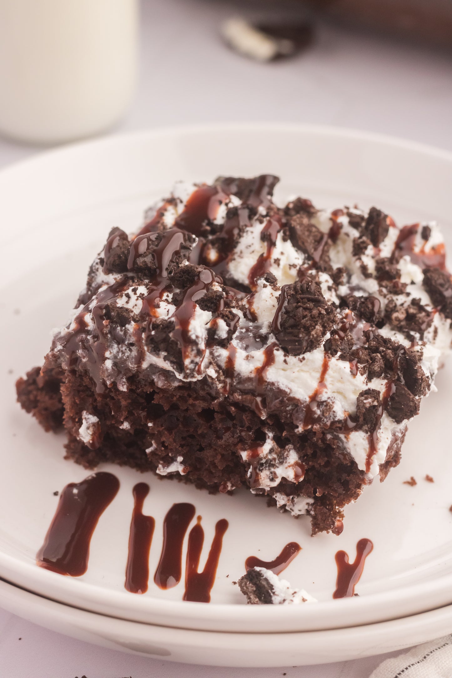 Oreo Poke Cake Set 1