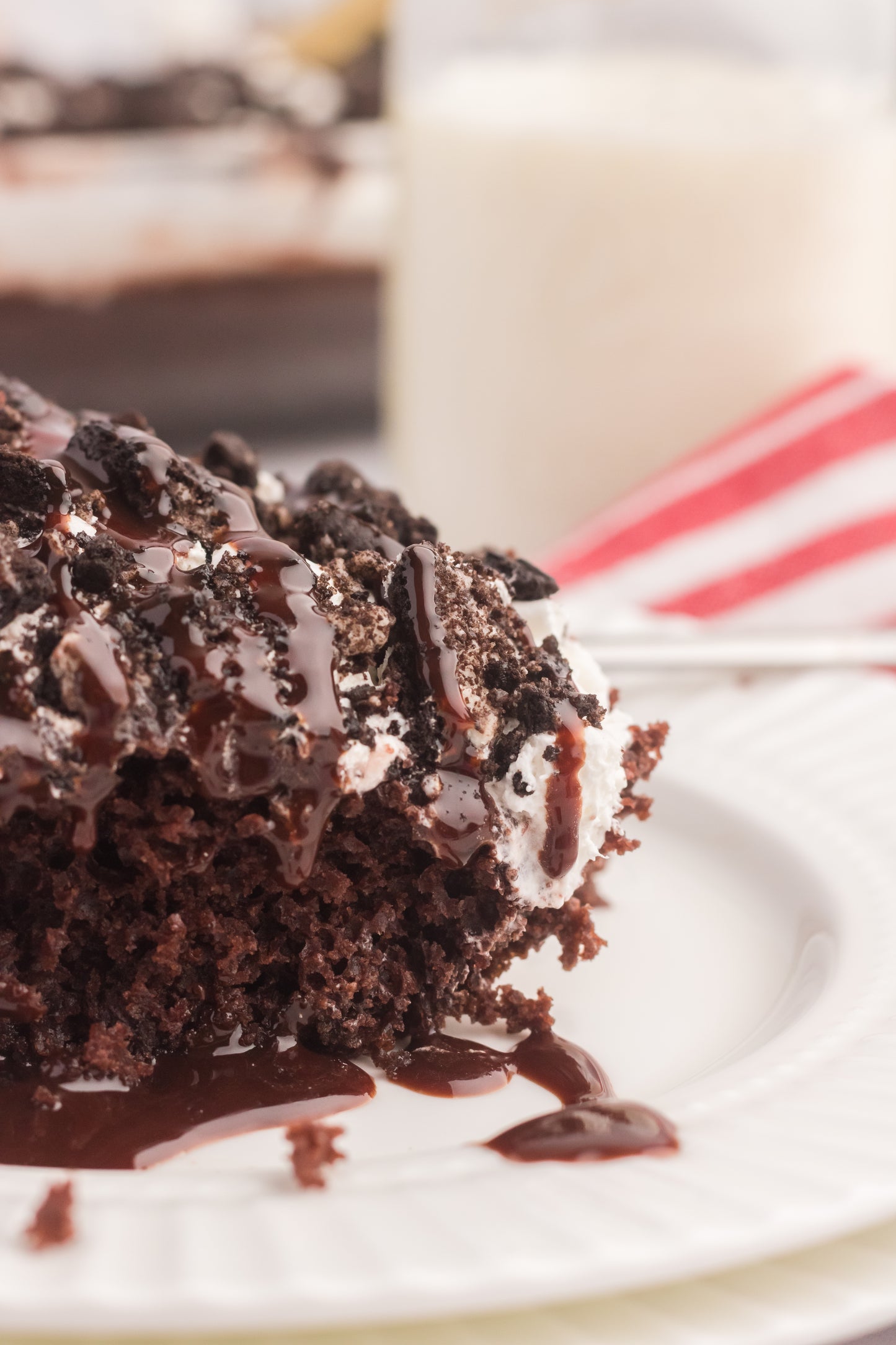 Oreo Poke Cake Set 3
