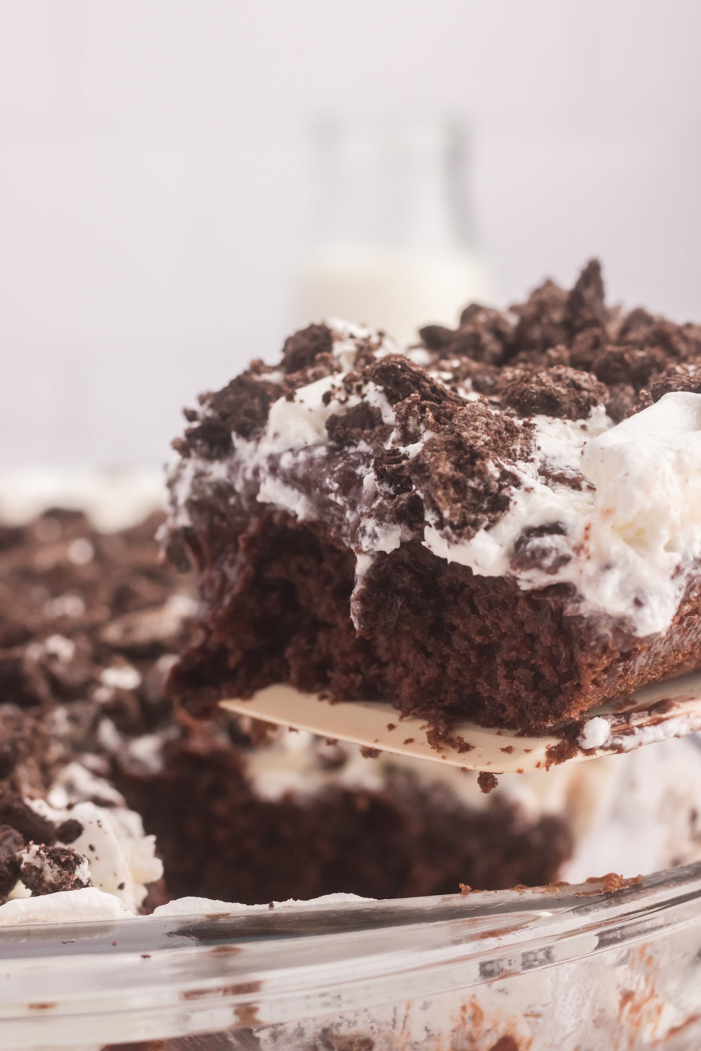 Oreo Poke Cake Set 1