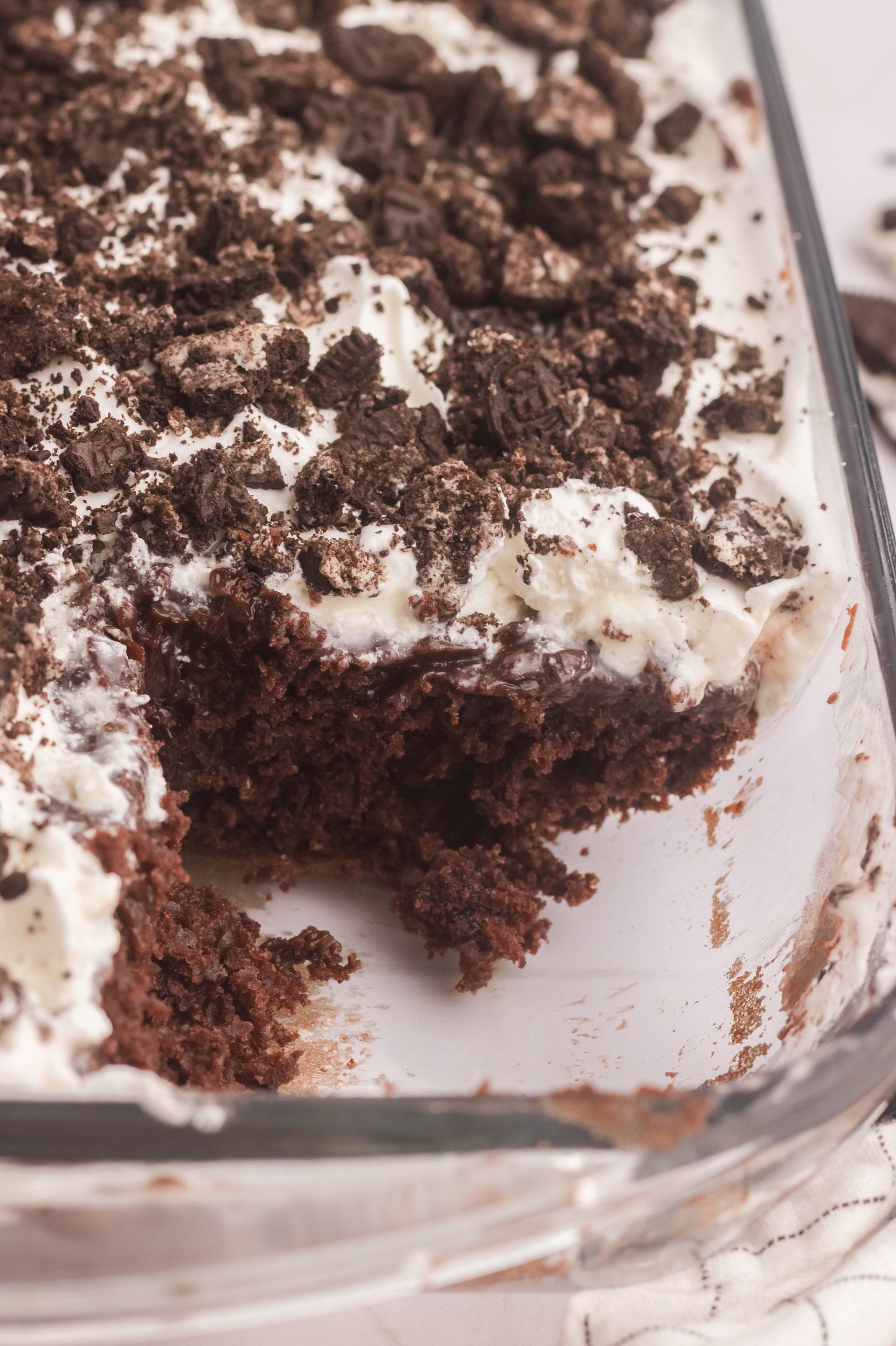 Oreo Poke Cake Set 1