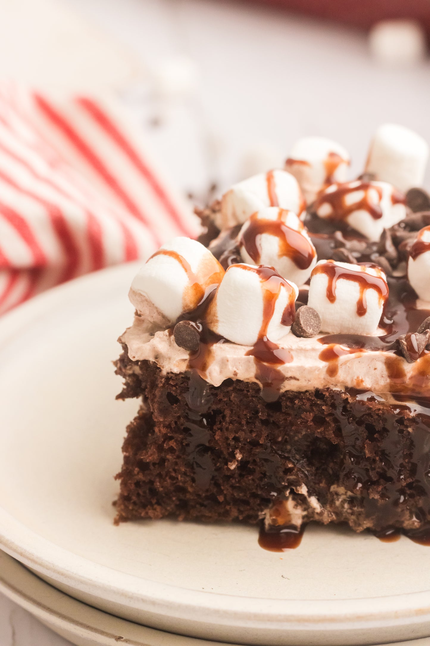 Hot Chocolate Poke Cake Set 2